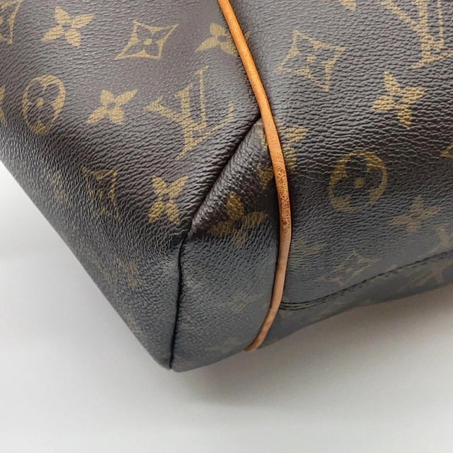 Louis Vuitton Shoulder Bag Tote For Sale - Image 11 of 18