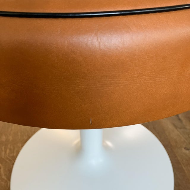 Tulip Stool with Metal Base and Faux Leather Upholstery, 1950s For Sale - Image 6 of 8