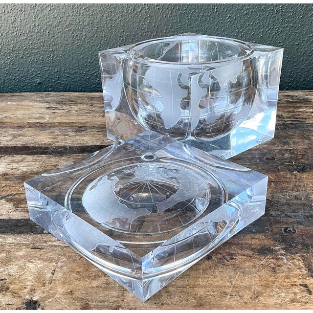 Mid-Century Modern Vintage Etched Lucite Global Ice Bucket For Sale - Image 3 of 12