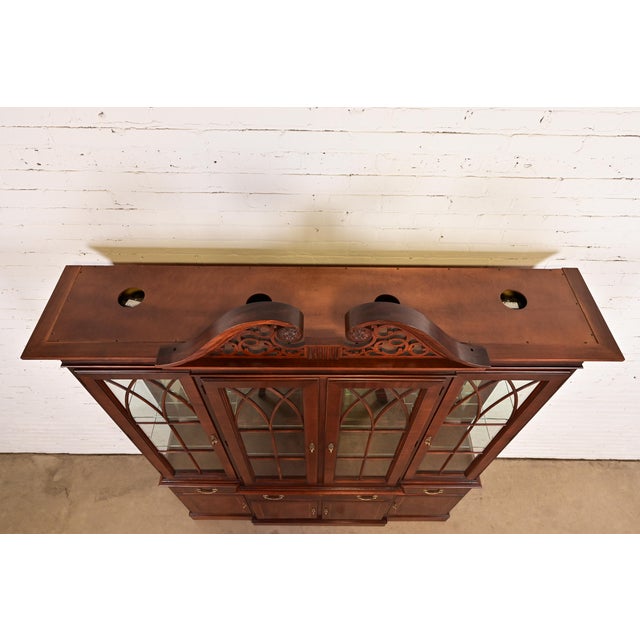 Late 20th Century Ethan Allen Georgian Carved Flame Mahogany Lighted Breakfront Bookcase Cabinet For Sale - Image 12 of 16