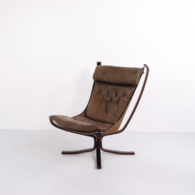 Falcon lounge chair designed by sigurd ressell and manufactured by vatne møbler in norway in the 1970s. The chair has a...
