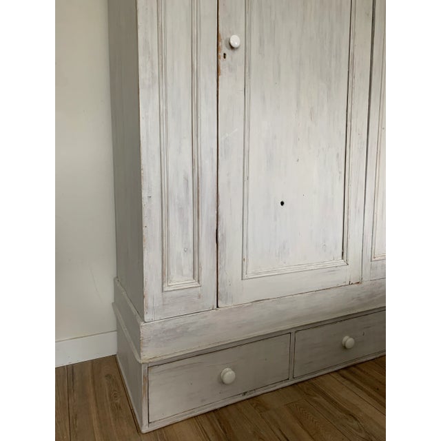 English Early 19th Century Antique Whitewashed Pine Armoire Cabinet For Sale - Image 3 of 13