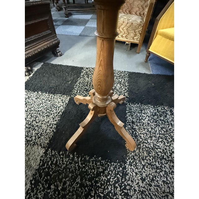 Cherry and Walnut Side Table, 1940s, in Very Good conditions. Designed before 1890