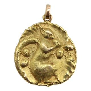 Late 19th Century 18k Gold Victorian French Squirrel Medallion For Sale