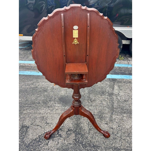 English Vintage Baker Furniture Charleston Collection Tilt-Top Tea Table For Sale - Image 3 of 9