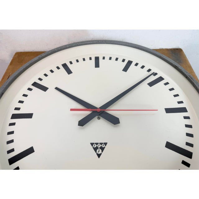 Large Industrial Grey Factory Wall Clock from Pragotron, 1960s For Sale - Image 10 of 17