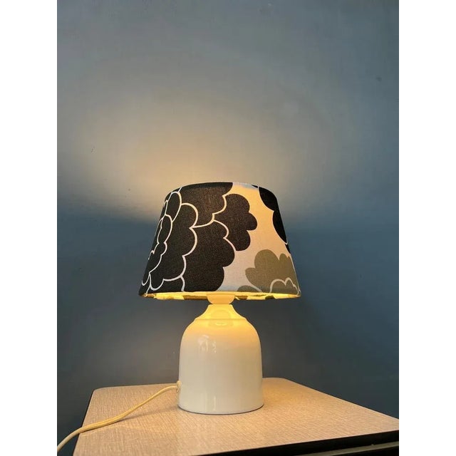 Small Space Age Table Lamp with Porcelain Base and Black and White Flower Shade, 1970s For Sale - Image 4 of 11