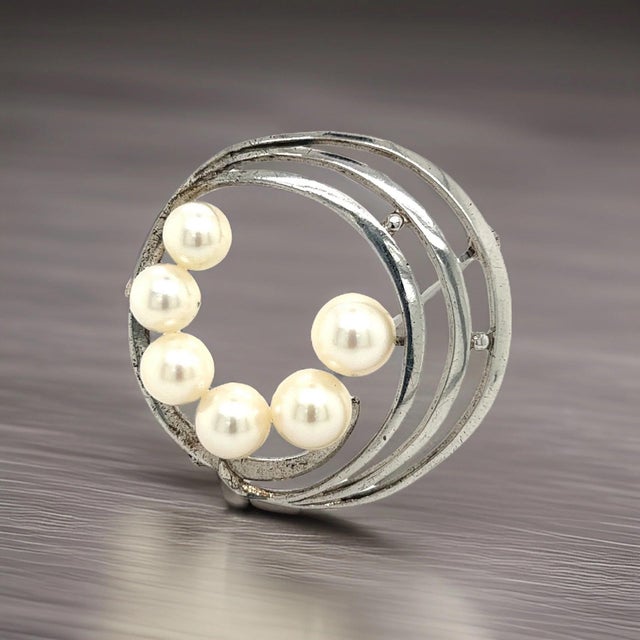 Metal 1990s Mikimoto Estate Akoya Pearl Brooch Pin Sterling Silver 7.40 mm For Sale - Image 7 of 9