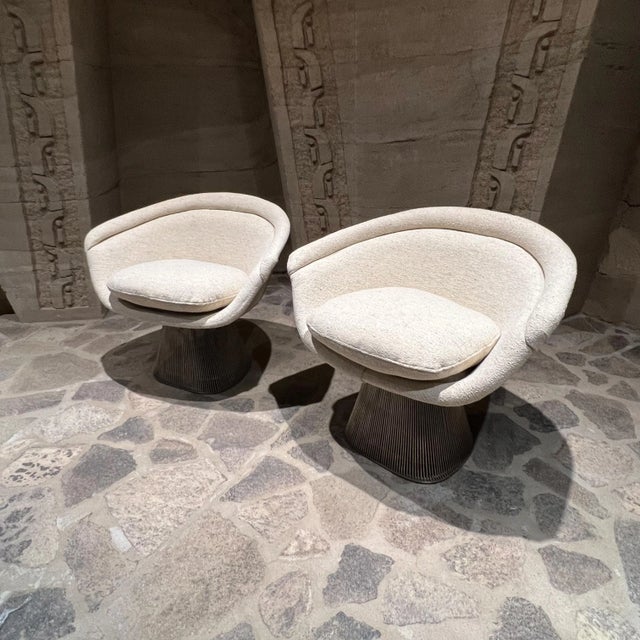 AMBIANIC presents 1970s Warren Platner for Knoll style white Low Lounge Chair Pair graceful metal frame. Fabulous Metal...