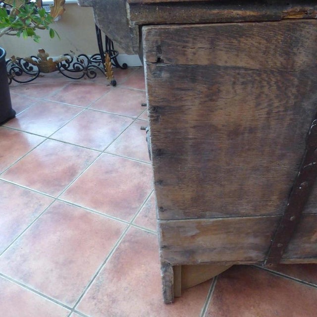 Antique Early 17th Century English Country Oak Chest Coffer, 1620 For Sale - Image 14 of 18