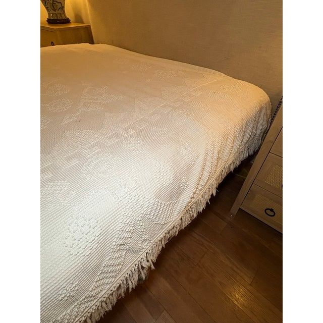 Vintage Bates George Washington’s Choice White Chenille Hobnail Bedspread With Fringe Queen For Sale - Image 4 of 17