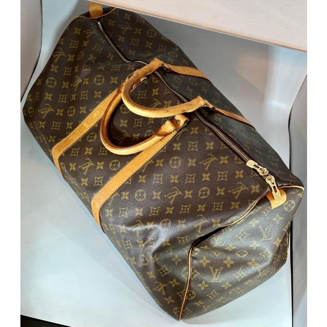 2010s LOUIS VUITTON Brown Monogram Canvas Keepall Luggage Bag 55 For Sale - Image 5 of 18