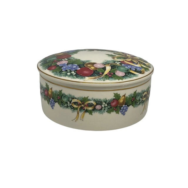 1980’s Mikasa Christmas Bouquet Porcelain Round Lidded Trinket Candy Box For Sale In Washington DC - Image 6 of 13