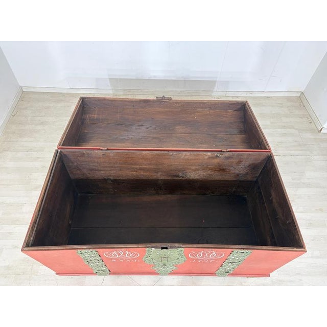 Antique Chest in Pine, 1800 For Sale - Image 3 of 10