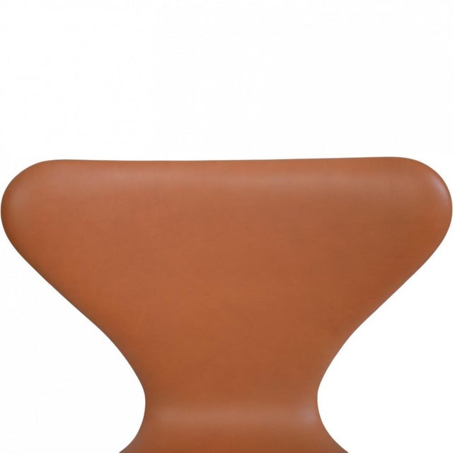 Seven Chairs in Walnut and Leather by Arne Jacobsen, 1970s, Set of 6 For Sale - Image 4 of 18
