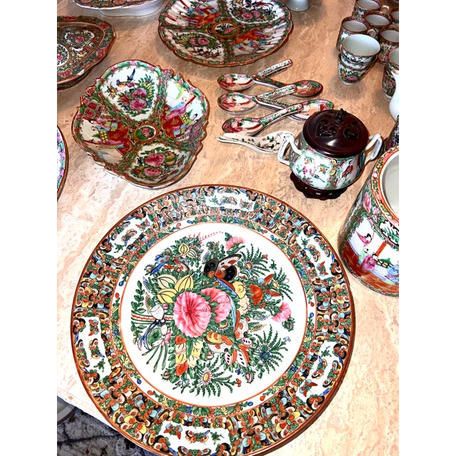 Large Vintage Chinese Export Rose Medallion Porcelain Collection – 188-Piece Estate Set For Sale In Palm Springs - Image 6 of 17