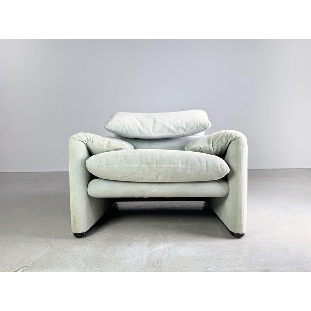 Cassina Turquoise Fabric Maralunga Armchair by Vico Magistretti for Cassina, 1990s For Sale - Image 4 of 13
