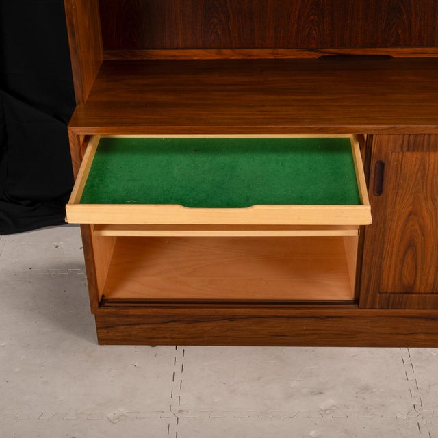1980s Mid-Century Danish Modern Poul Hundevad Rosewood Veneer Buffet Hutch For Sale In Tampa - Image 6 of 12