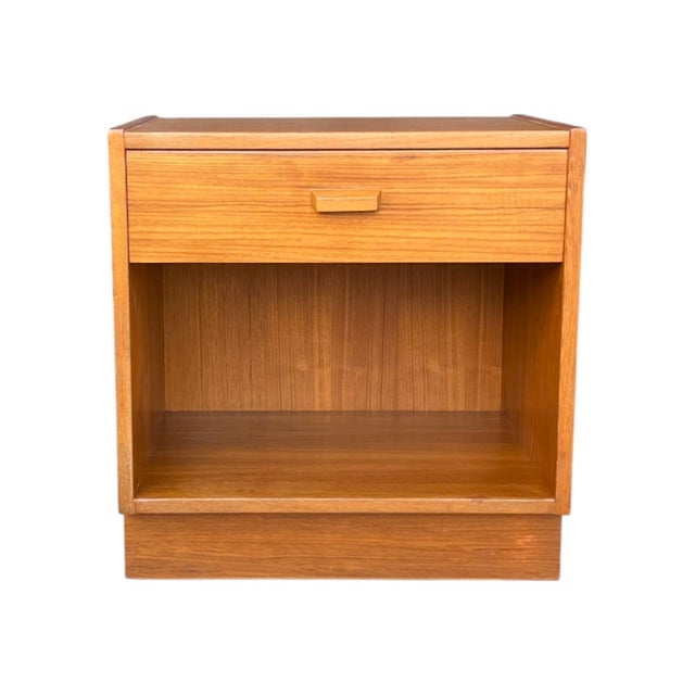 Brown Restored 1960s Danish Modern Teak Nightstands – Pair of Scandinavian Bedside Tables For Sale - Image 8 of 15