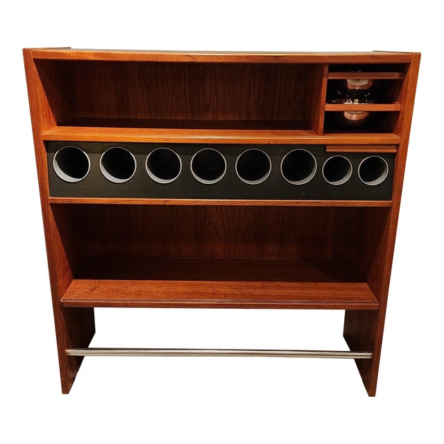 Vintage Teak HM3 dry bar by Poul Heltborg. For Sale