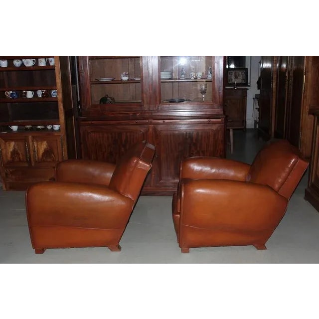 Club Lounge leather lamb of 1950 consists of a 3 seater sofa (finished folder), 2 armchairs and 1 ottoman. Good original...