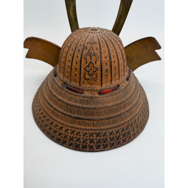 Vintage Japanese Kabuto Samurai Helmet Miniature Armor Display – Brass Maedate & Menpo Detail For Sale - Image 10 of 12