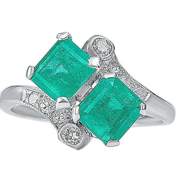 Vintage Art Deco Two Stone Bypass Natural Emerald Platinum Ring Size 8.5 For Sale