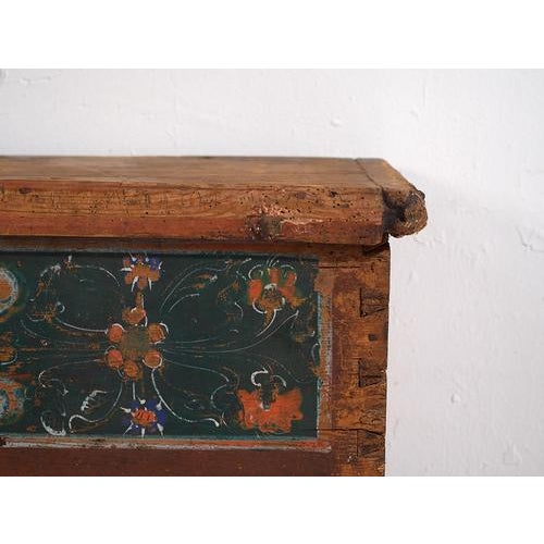 Antique Storage Trunk with Floral Decoration, 1895 For Sale - Image 5 of 11