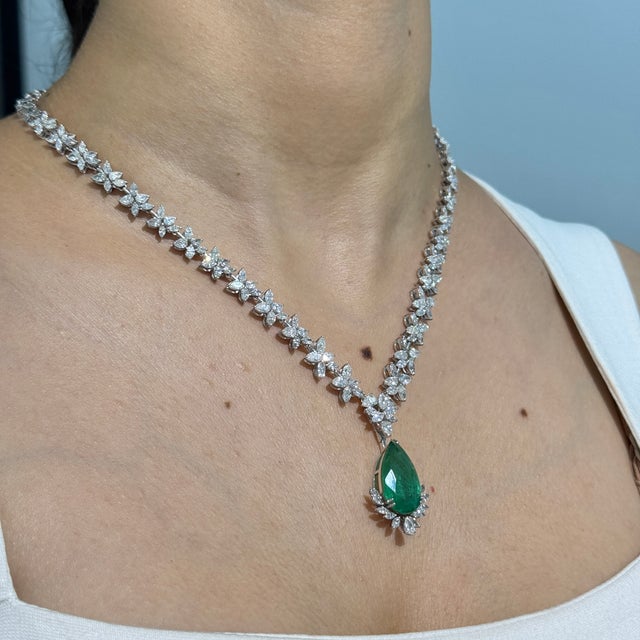 Metal Art Deco Pear Drop 9.81ct Emerald & 12.19ct Diamond Designer Necklace in 14k White Gold For Sale - Image 7 of 15