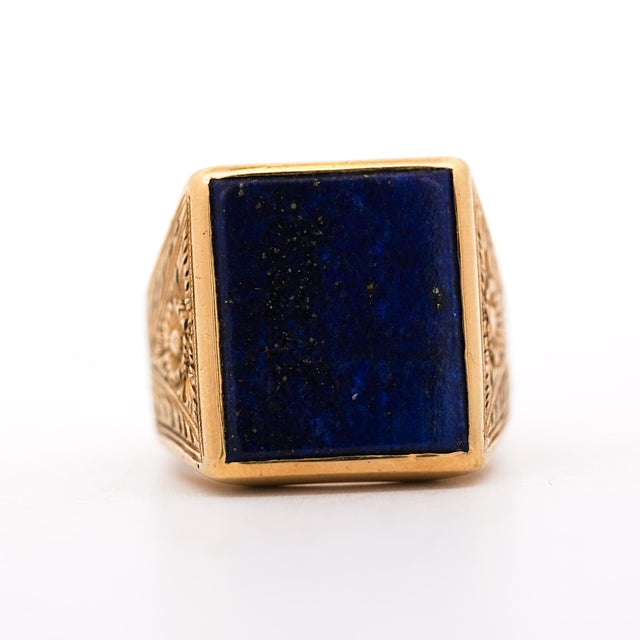 Blue Vintage Lapis Lazuli 18k Gold Floral Engraved Square Mens Signet Ring, Size 10.75 For Sale - Image 8 of 11