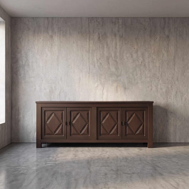 Forged with an uncompromising architectural vision, this imposing French brutalist credenza transforms the atmosphere of...