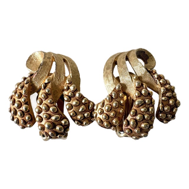 Vintage Gold-Tone Textured Cluster Clip-on Earrings For Sale