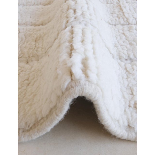 Moroccan White Square Rug – Cozy Elegance in a Modern Shape Transform your room into a cozy oasis with our Moroccan White...