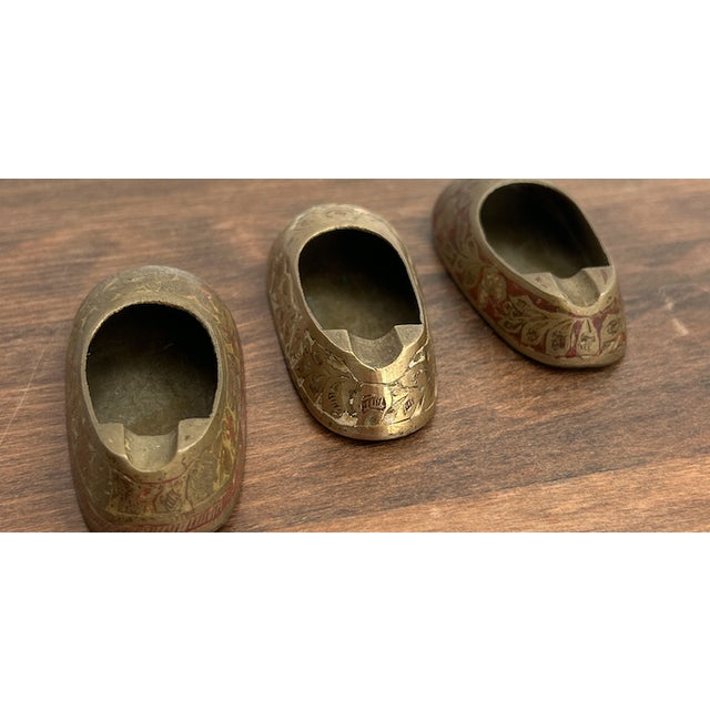 Set of Three Vintage Brass Shoe-Shaped Pocket Ashtrays Made in G. L. India For Sale In Los Angeles - Image 6 of 18