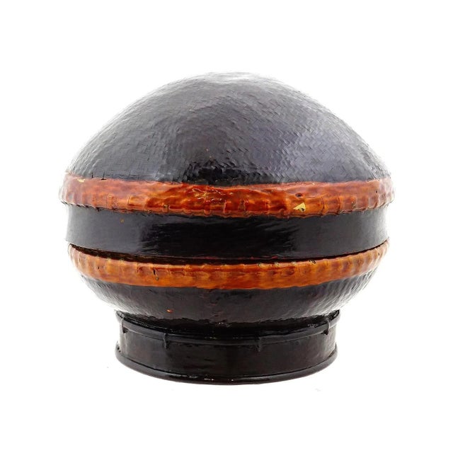 Traditional 1950s Round Buddhist 'Hsun Ok' Traditional Bamboo Lacquer Lidded Vessel For Sale - Image 3 of 7