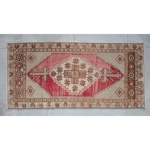 1970s Front of Kitchen Sink Rug, Hand Made Bath Mat Muted Colors Small Rug Entry Decor -1′7″ × 3′5″ For Sale - Image 11 of 13