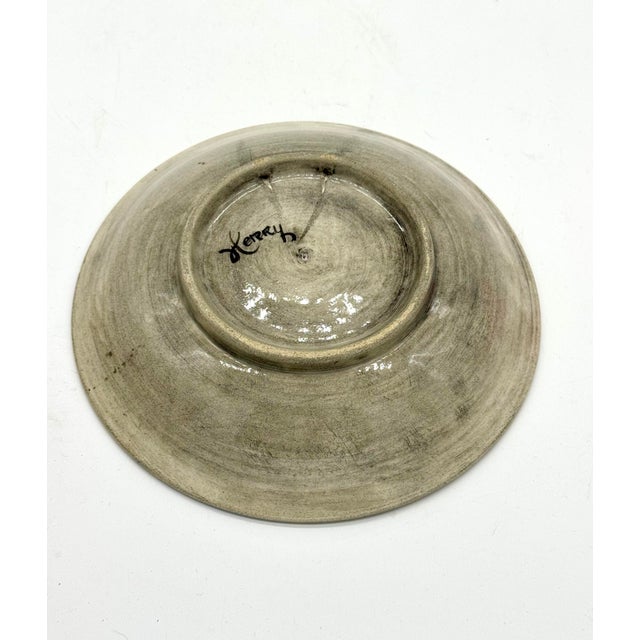 Vintage Mid-Century Style Signed Kerry Hand-Painted Portrait Studio Pottery Bowl Description For Sale In New York - Image 6 of 7