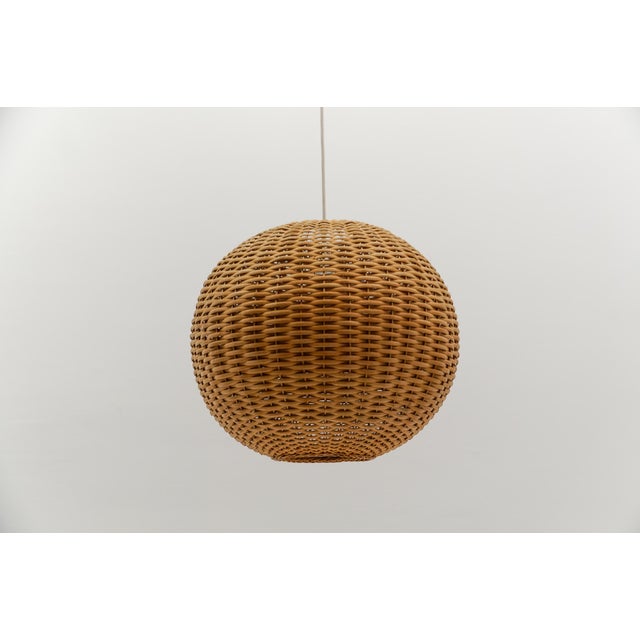 1960s Vintage Rattan Globe Pendant Lamp, 1960s For Sale - Image 5 of 8