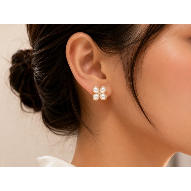 Traditional Late 20th Century 14K White Gold Potato Pearl Diamond Floral Earrings, Pair For Sale - Image 3 of 3