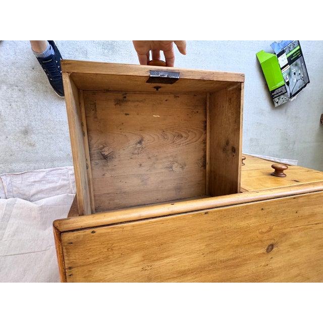 19th Century English Pine Chest of Drawers For Sale In Nashville - Image 6 of 13