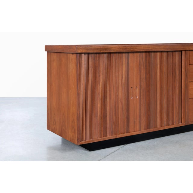 1960s Milo Baughman Walnut Tambour Door Credenza for Glenn of California For Sale In Los Angeles - Image 6 of 11