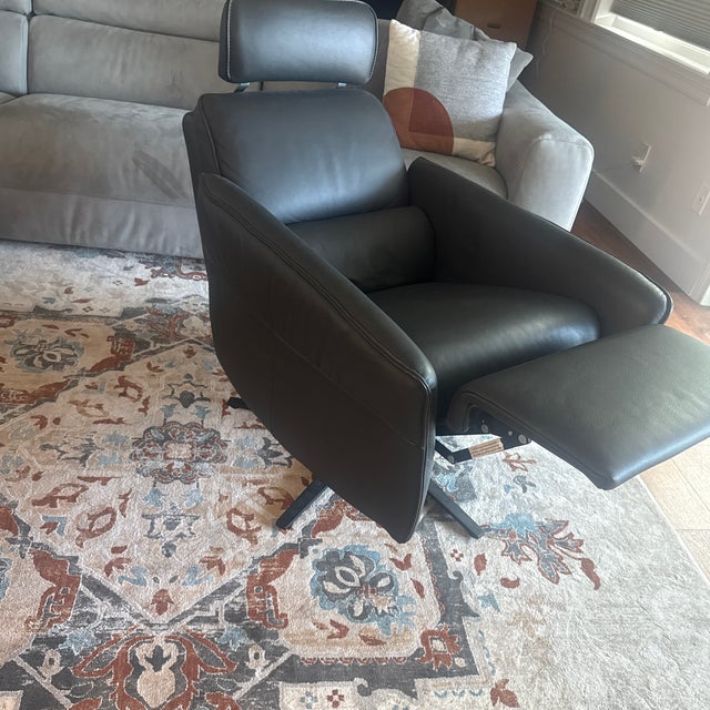 Modern Himolla German Leather Recliner + Ottoman – Luxury Seating For Sale - Image 3 of 7