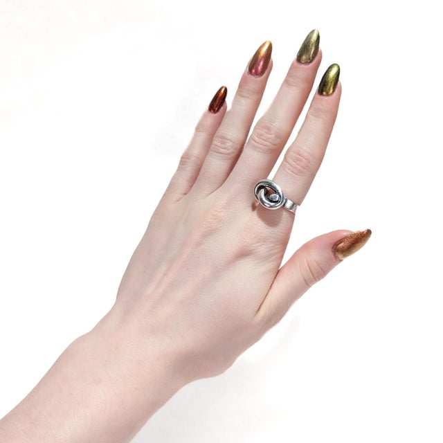 Mid-Century Modern Vintage Puig Doria Sterling Silver Pretzel Knot Band Ring For Sale - Image 3 of 10