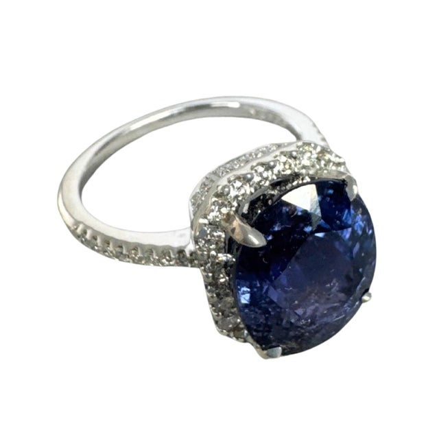 Contemporary 8.53 CTW Mid-Century No Heat Color Change Sapphire & Diamond Platinum Ring, Size 7 For Sale - Image 3 of 10