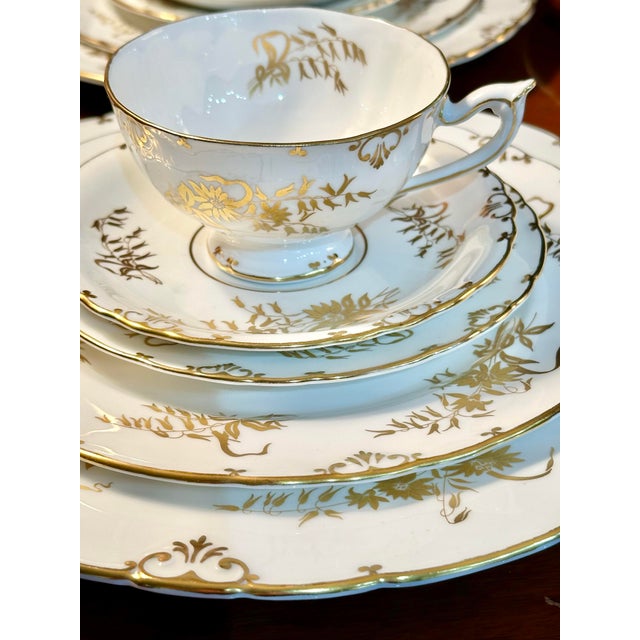 1960s Royal Crown Derby “Marquis” A1222 Bone China Service for Six – 30 Pieces – Beaufort Shape, England (1958–1964) For Sale - Image 5 of 12