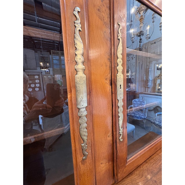 19th Century Louis Philippe French Cherry Buffet a Deux Corps For Sale In San Diego - Image 6 of 10