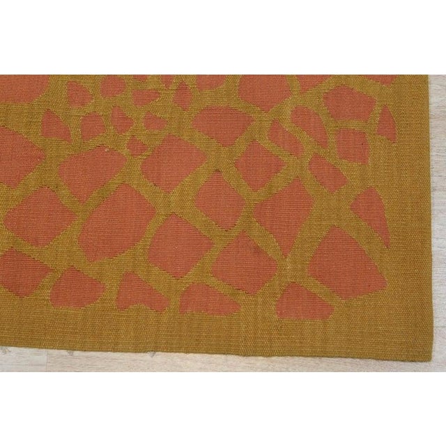 Contemporary 6x8 Coral Flat Weave Wool Focal Point Cascade Geometric Modern Carpet Rug For Sale - Image 3 of 4