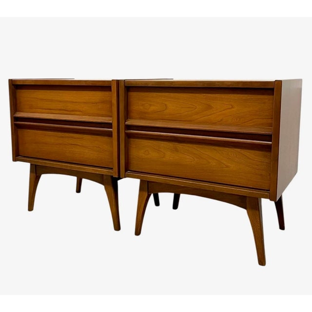 Mid-Century Modern Vintage Mid-Century Modern 4-Piece Bedroom Set - 9-Drawer Lowboy Dresser, Tall Highboy Dresser & Pair of Nightstands For Sale - Image 3 of 12