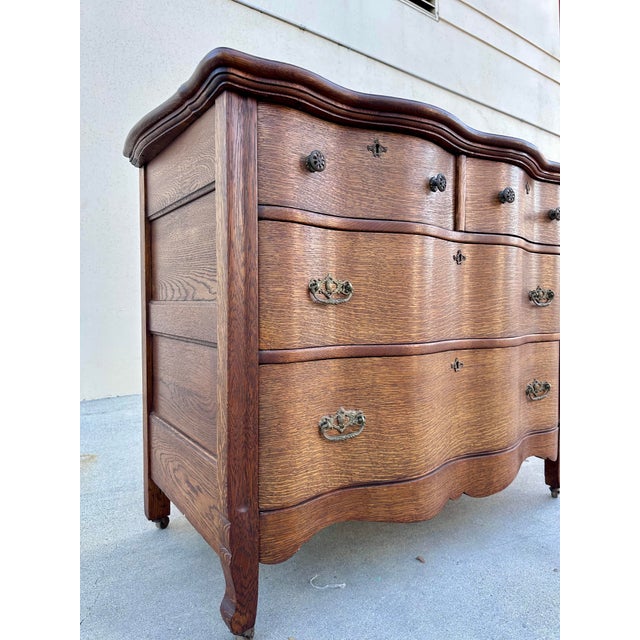 Early 20th Century Antique Oak Serpentine Dresser, Early 20th Century French-Inspired Chest of Drawers For Sale - Image 5 of 10