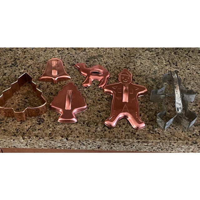 Copper 1950s 7 S Copper Molds Baking Jelly Collection With Cookie Cutters For Sale - Image 8 of 9